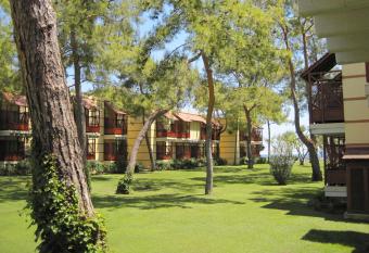 ROBINSON CAMYUVA - Adults only allows 18 year olds to book a room