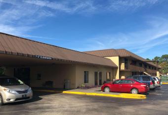 Quality Inn Elkton has Smoking rooms