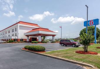 Motel 6 Pine Bluff. Ar has Smoking rooms
