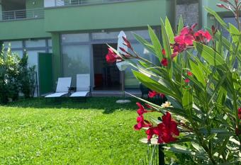 Un Balcone sul Garda has Balcony rooms