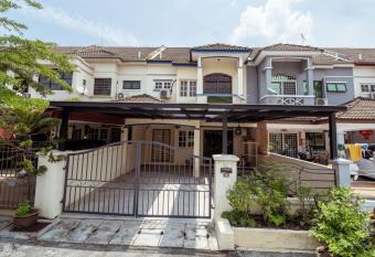 GLYSM Sunway Stay has Balcony rooms