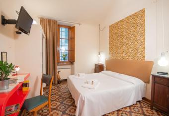 Hotel Diana allows 18 year olds to book a room