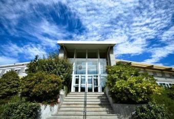 ARNOIA CALDARIA HOTEL Y BALNEARIO allows 18 year olds to book a room