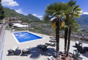 Albergo Deva has Balcony rooms