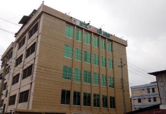 Hotel Plaza allows 18 year olds to book a room