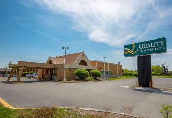 Quality Inn and Suites near I-480 and I-29 allows 18 year olds to book a room