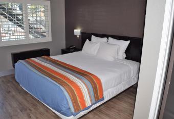 Studio 6 Suites San Ysidro Ca San Diego South Bay allows 18 year olds to book a room