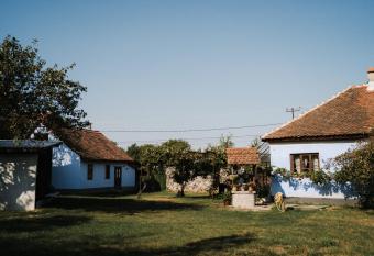 La Mama Anica has Balcony rooms