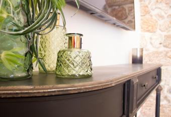 Akko1090 Old City Suite allows 18 year olds to book a room