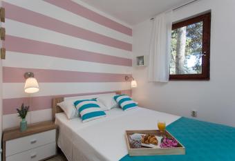 Ice Cream Vacation Home allows 18 year olds to book a room