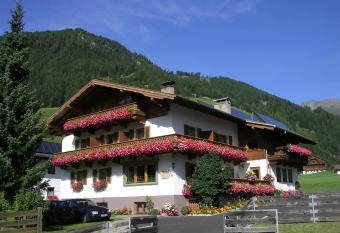 Haus Bergheimat has Balcony rooms