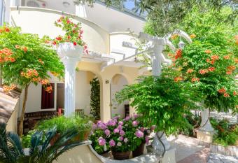 Apartments Two Olive Trees has Balcony rooms