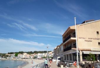 Hotel Chanteplage allows 18 year olds to book a room
