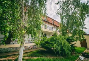 Hotel AMURG allows 18 year olds to book a room