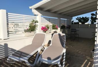 Innsud-salentobedrooms has Balcony rooms