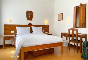 Flag Hotel Fatima Casa Das Irmas Dominicanas allows 18 year olds to book a room