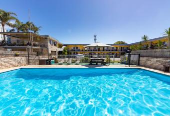 Forster Motor Inn allows 18 year olds to book a room