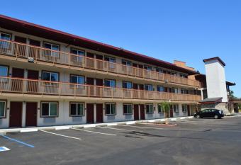 Red Roof Inn & Suites Sacramento North has Smoking rooms