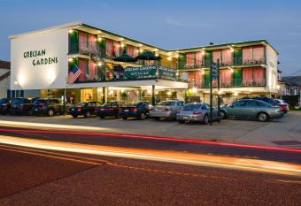 Grecian Garden Motel has Balcony rooms