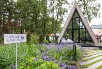 Auksin  s Kopos allows 18 year olds to book a room