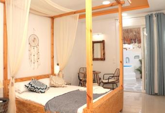 OV Suites has rooms with a private hot tub