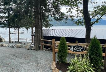 The Lodge on Harrison Lake has Balcony rooms