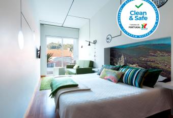 Pensao O Laranjeira has Balcony rooms