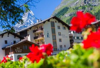 Hotel Excelsior has Balcony rooms