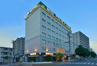 Hotel Palace Nagoya allows 18 year olds to book a room