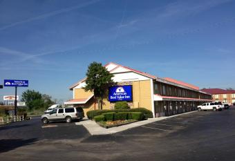 Americas Best Value Inn Tulsa I-44 allows 18 year olds to book a room