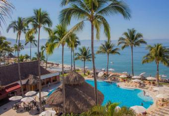 Plaza Pelicanos Club Beach Resort All Inclusive allows 18 year olds to book a room