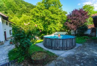 Guest House Planinska Sreshta has Balcony rooms