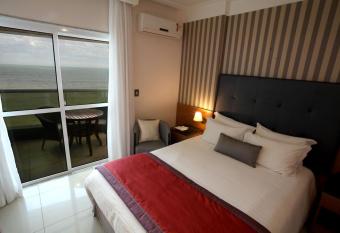 Royal Maca   Palace Hotel has rooms with a private hot tub