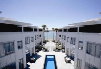 The Waterfront Suites - Heritage Collection allows 18 year olds to book a room