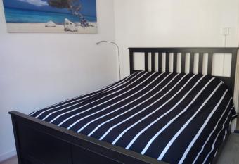 Jordaan Canal View Apartment has Balcony rooms