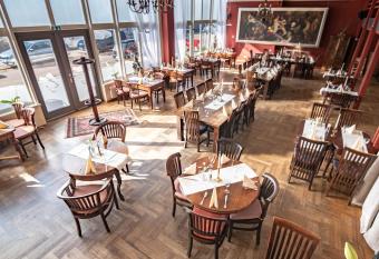 Hotel Gutenberger allows 18 year olds to book a room