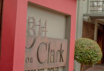 314 on Clark Guest House has Balcony rooms