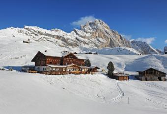 Rifugio Fermeda Hutte allows 18 year olds to book a room