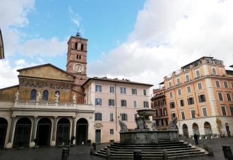 Luxury Trastevere has Balcony rooms