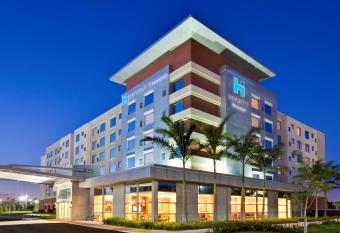 Hyatt House Ft. Lauderdale Air-South allows 18 year olds to book a room