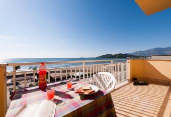Il Mare In Giardino has Balcony rooms