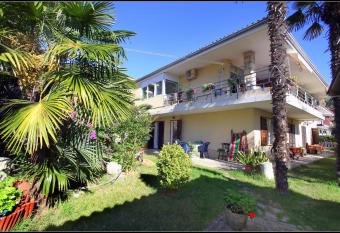 Champagne Apartments Portoro   VP has Balcony rooms