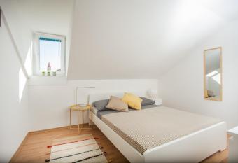Top-Floor Apartment in Trogir Center allows 18 year olds to book a room