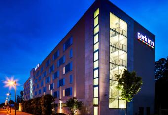Park Inn by Radisson Frankfurt Airport allows 18 year olds to book a room