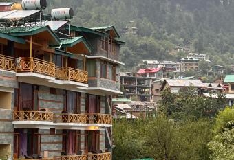 YOLO Backpackers MAX - Manali has Balcony rooms