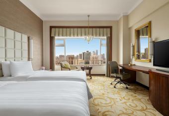 Shangri-La Fuzhou has rooms with a private hot tub