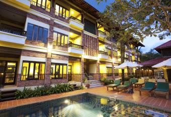 Motive Cottage Resort allows 18 year olds to book a room