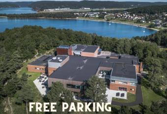 Ansgar Summerhotel allows 18 year olds to book a room