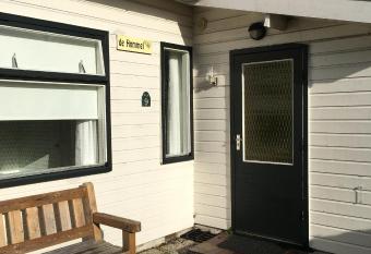 De Hommel allows 18 year olds to book a room