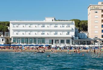 Hotel Parrini has Balcony rooms